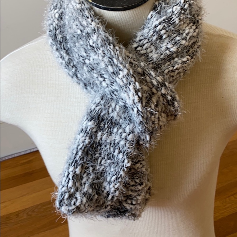 Bass Scarf - Picture 3 of 9